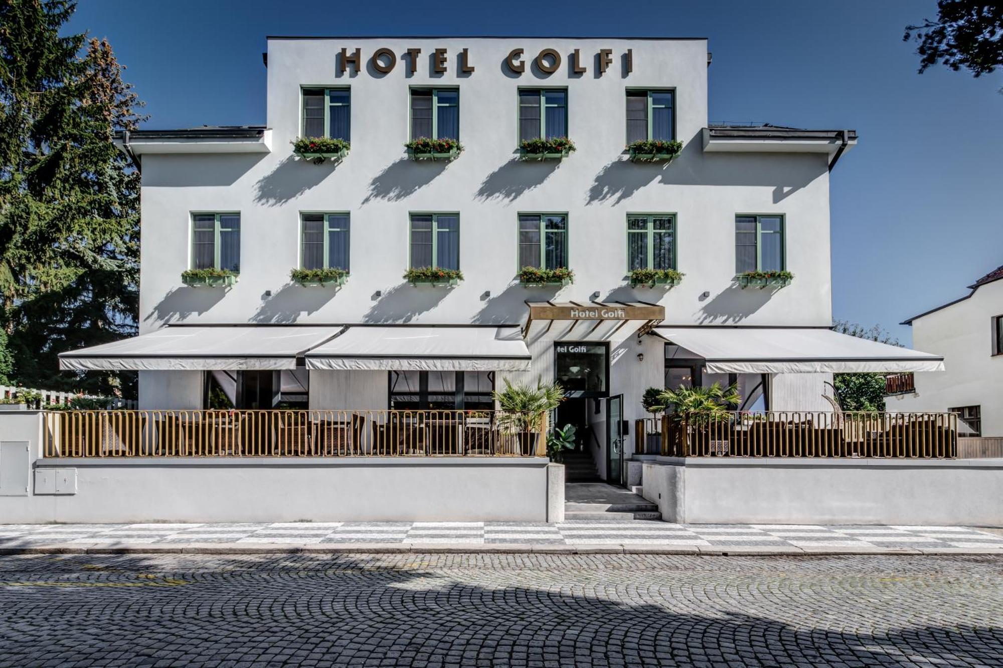 Hotel Golfi ปอดเยบราดิ ภายนอก รูปภาพ