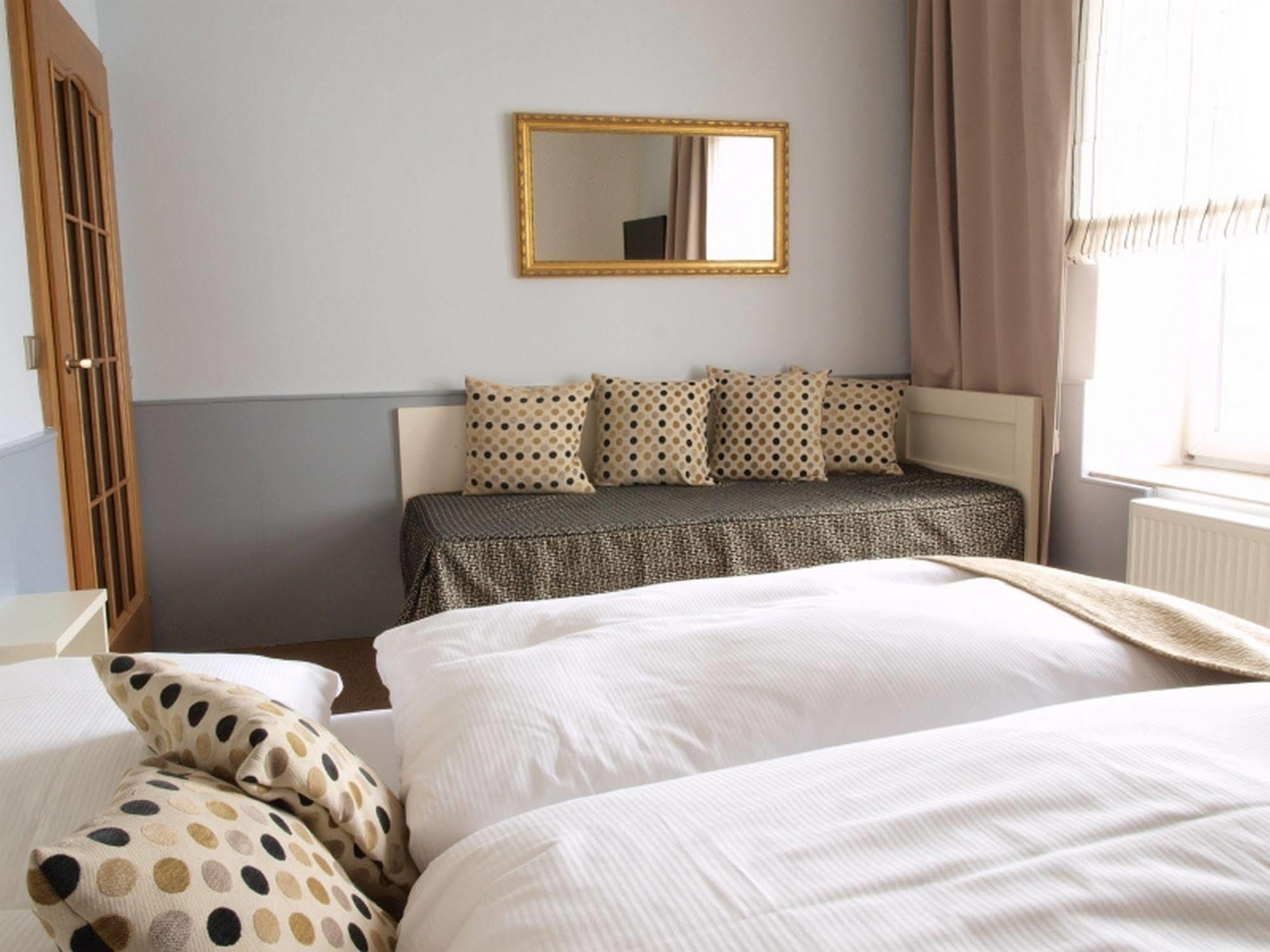 Hotel Golfi ปอดเยบราดิ ภายนอก รูปภาพ
