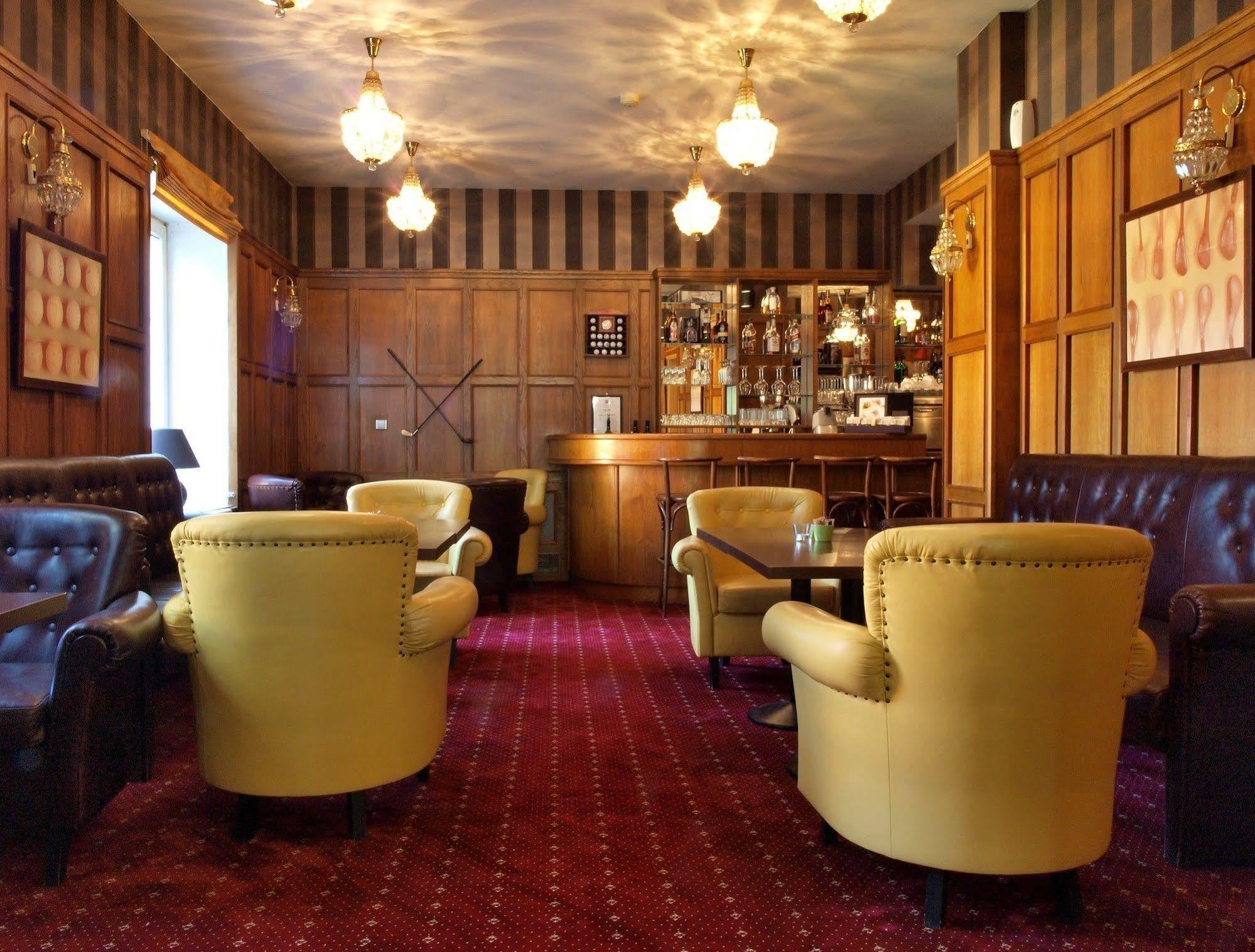 Hotel Golfi ปอดเยบราดิ ภายนอก รูปภาพ